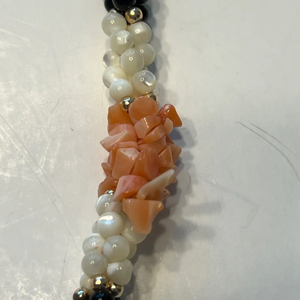 VINTAGE GENUINE CORAL & ONYX BEAD 16.5